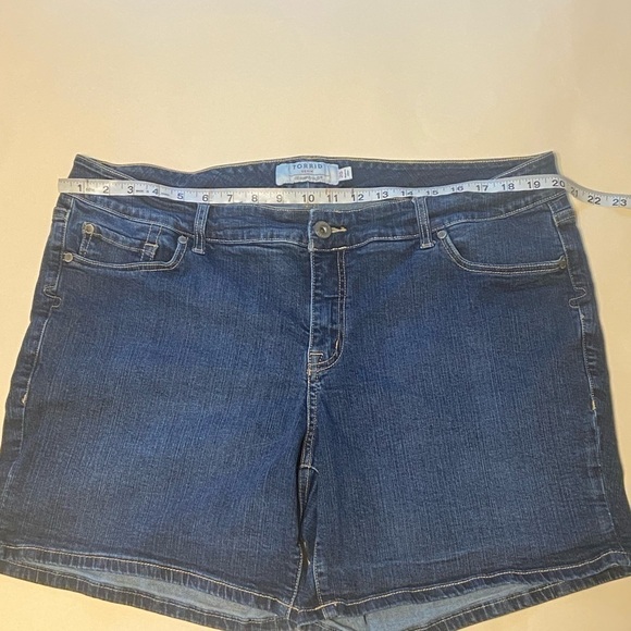 Torrid Denim Jean Shorts size 20 - Picture 4 of 8